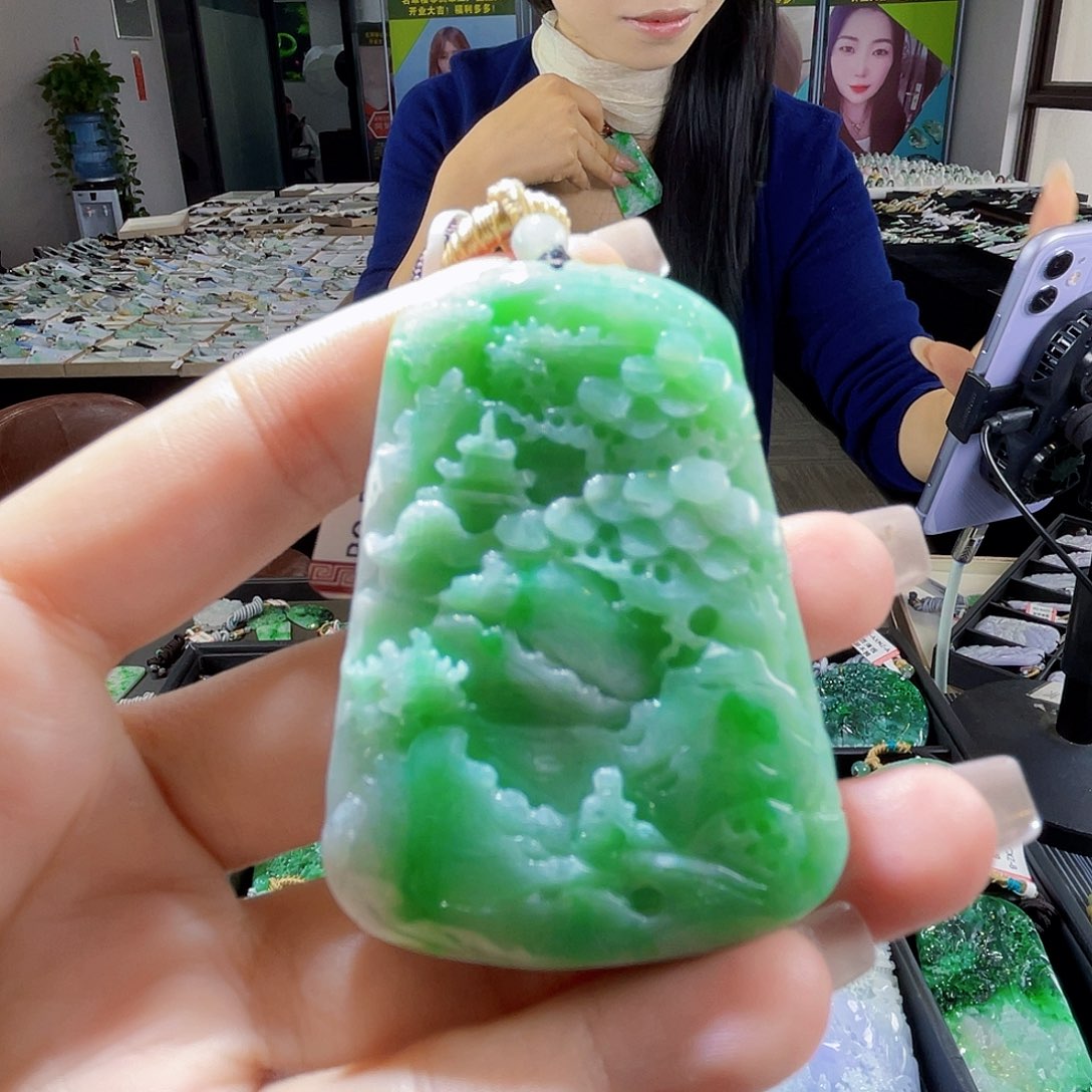 颈饰未镶嵌翡翠一个