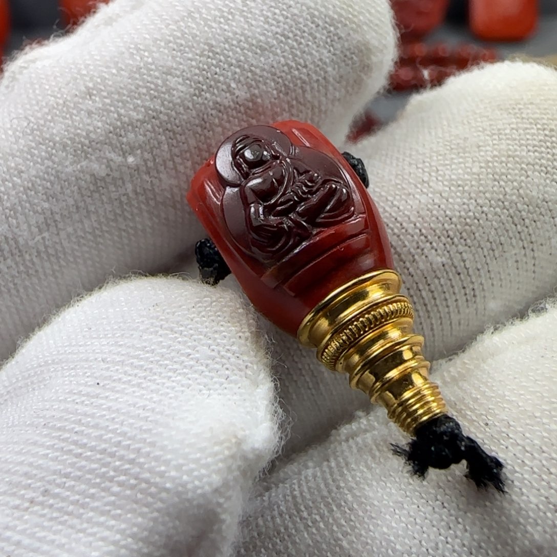 于***同南红玛瑙18K金镶嵌三通10.5