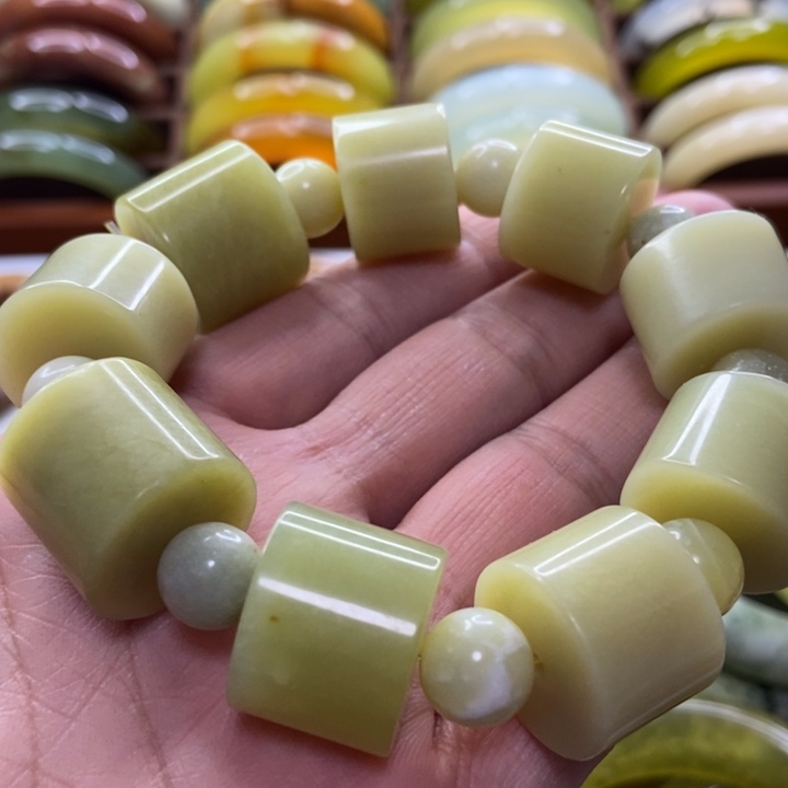 蛇纹石玉未镶嵌手镯