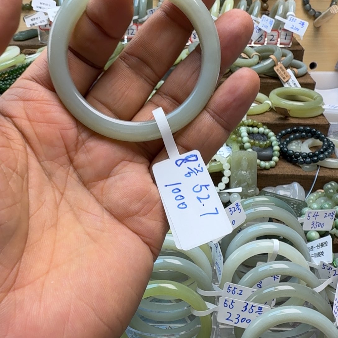 和田玉未镶嵌手镯