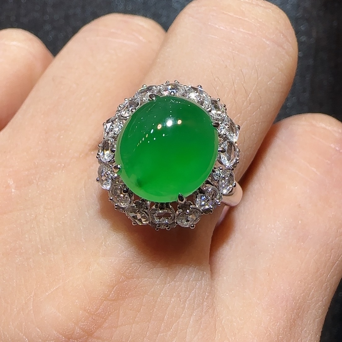 翡翠18K金镶嵌戒指蛋面