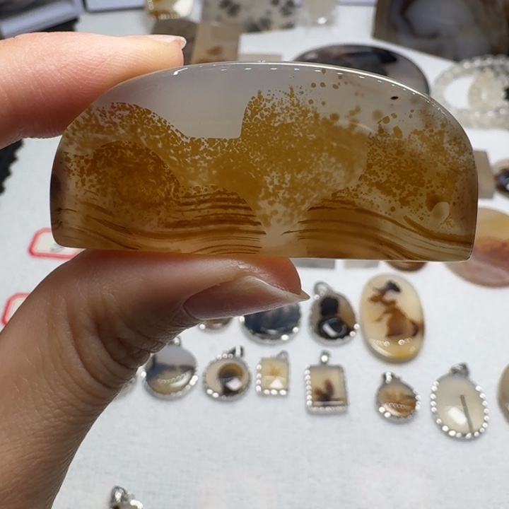 玛瑙/玉髓未镶嵌珠宝奇石