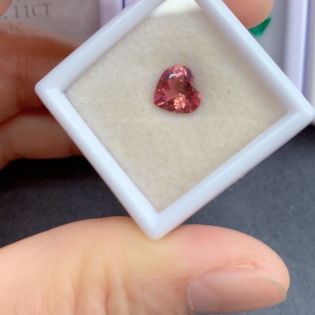 红色碧玺1.31克拉裸石未镶嵌