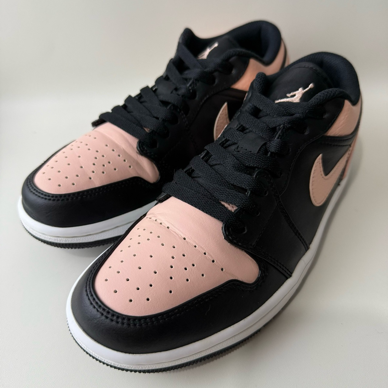 40.5码 9新 耐克AJ1黑粉脚趾 公价1399 篮球鞋编号6702二手不退换