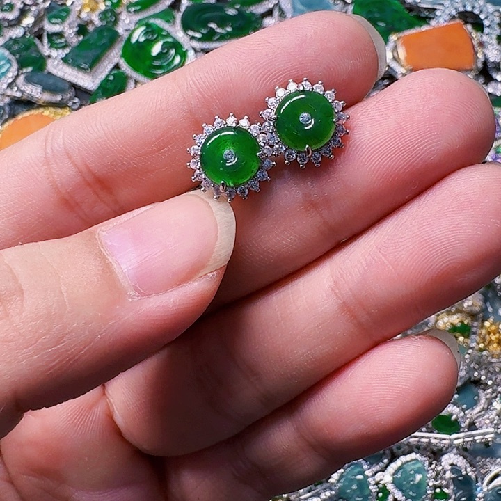 翡翠颈饰未镶嵌天然Ａ货翡翠放漏