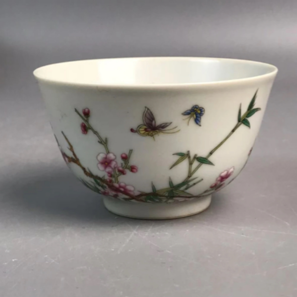 A珐琅彩诗词花蝶纹杯