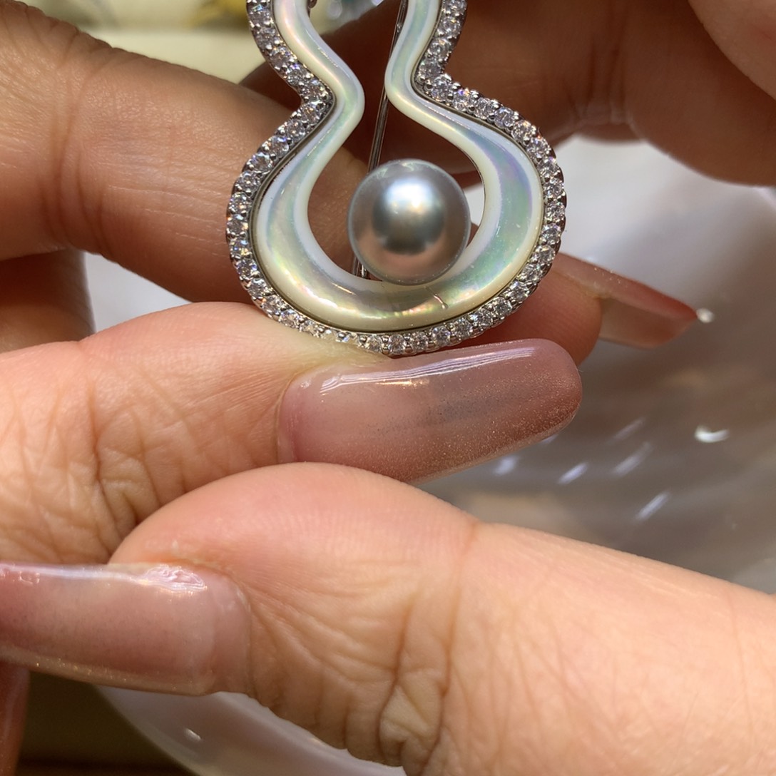 未镶嵌胸饰海水珍珠