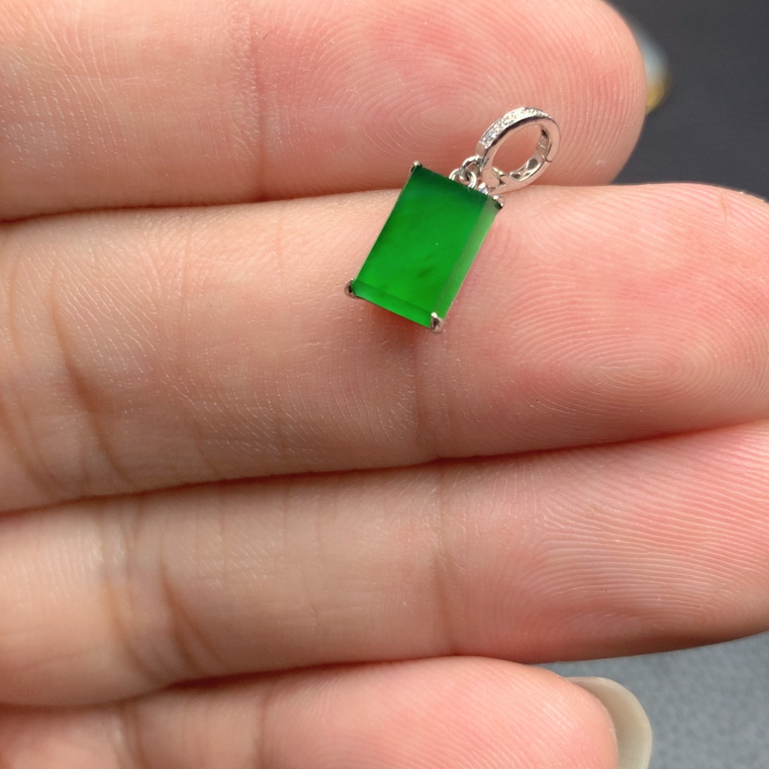 【闪购商品】翡翠18K金镶嵌颈饰翡翠