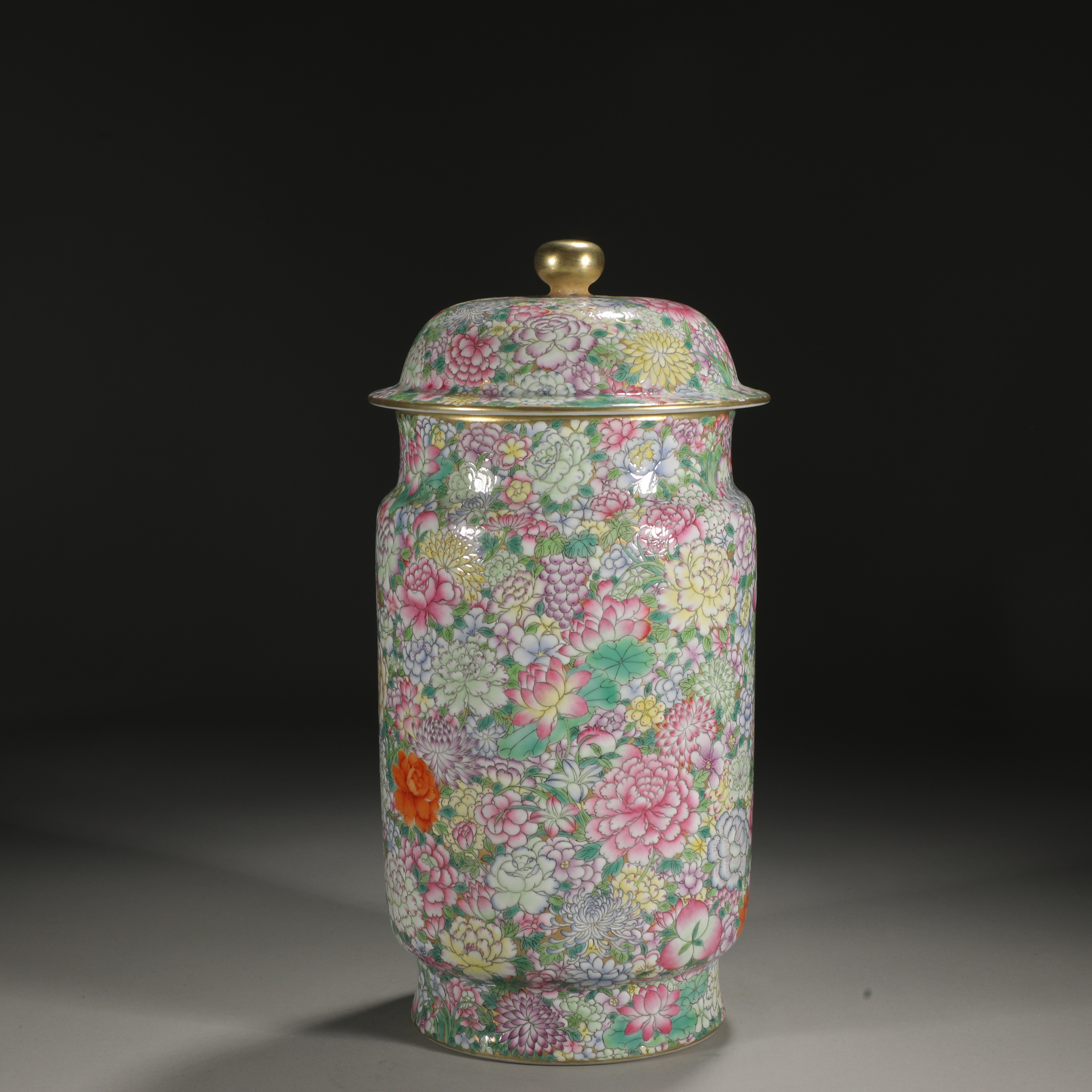 清 粉彩万花不落地纹壮罐