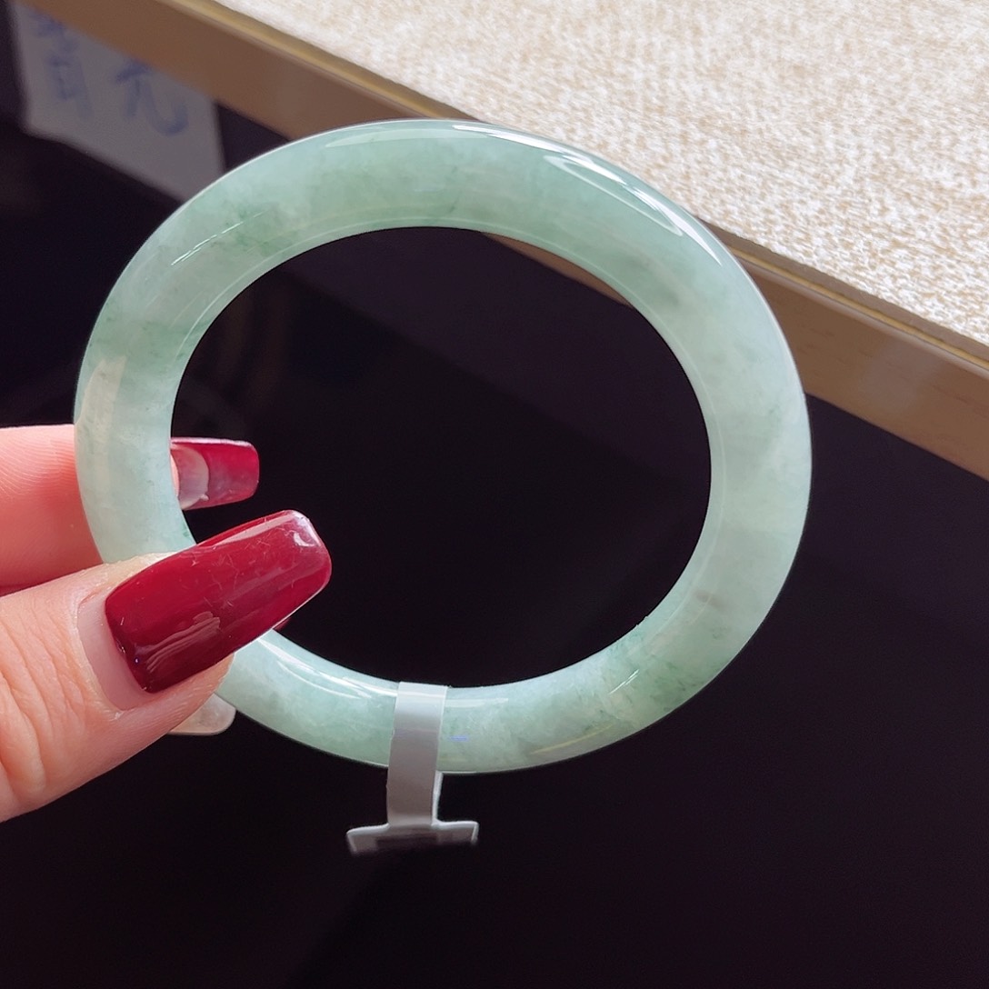 翡翠手镯未镶嵌手镯