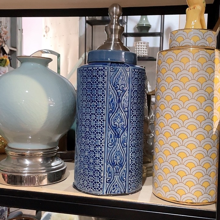 陶瓷花瓶，仿真绿植。