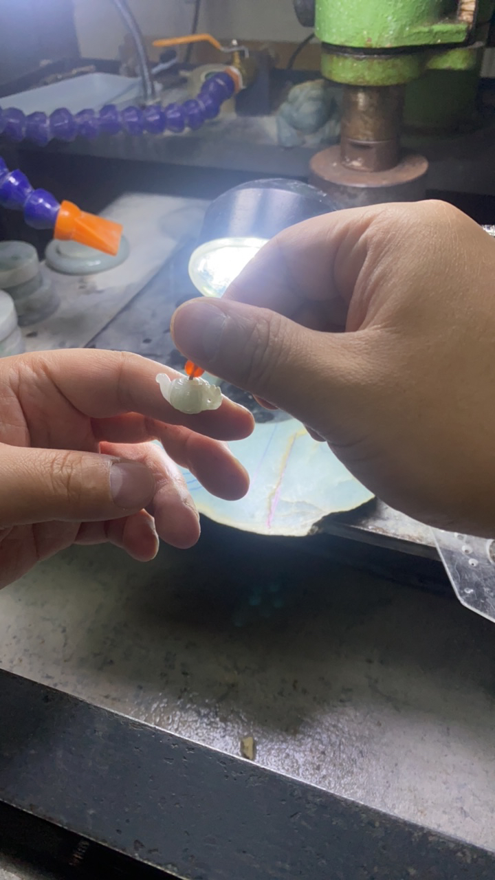 觅羽定制翡翠放漏小酒壶吊坠