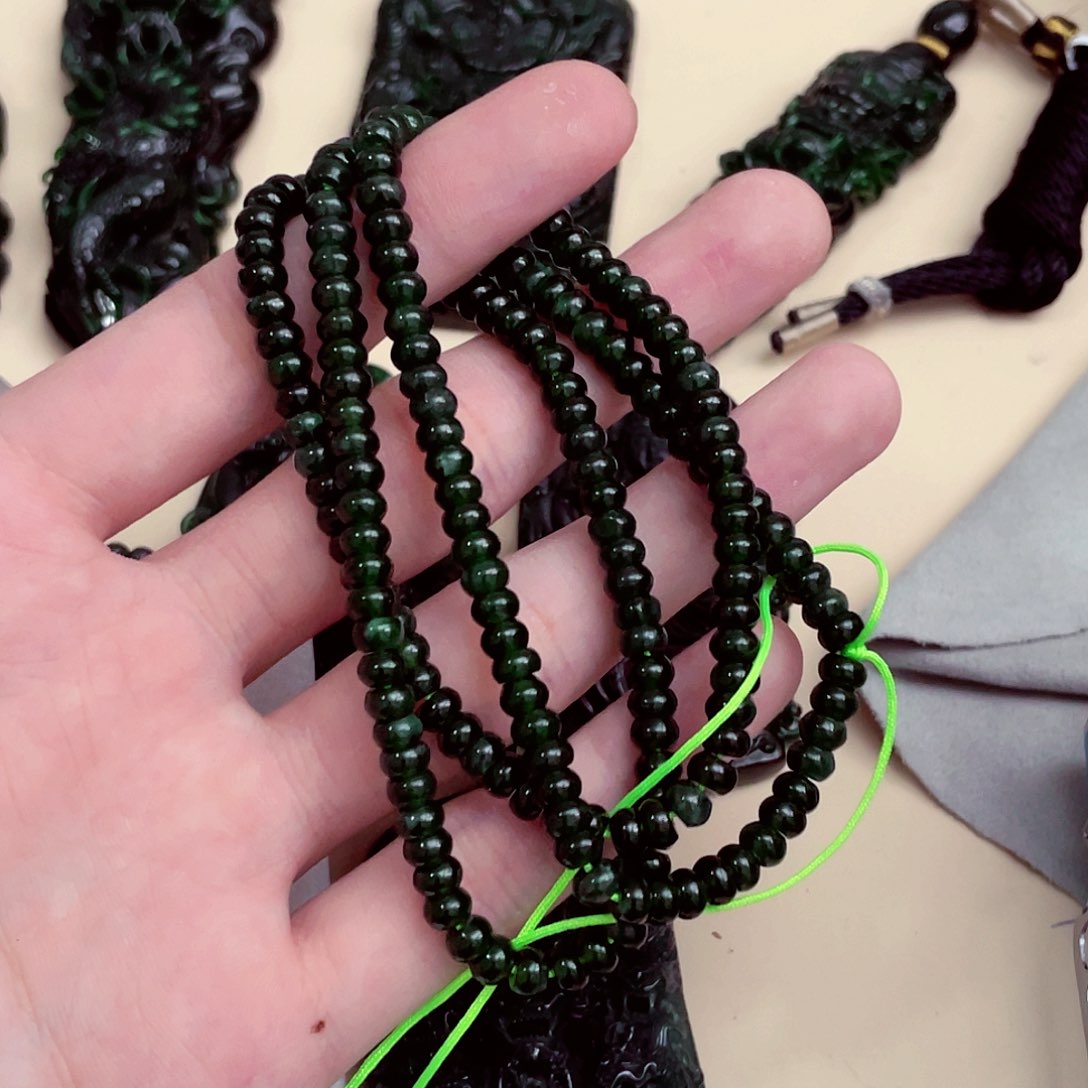 翡翠颈饰未镶嵌翡翠