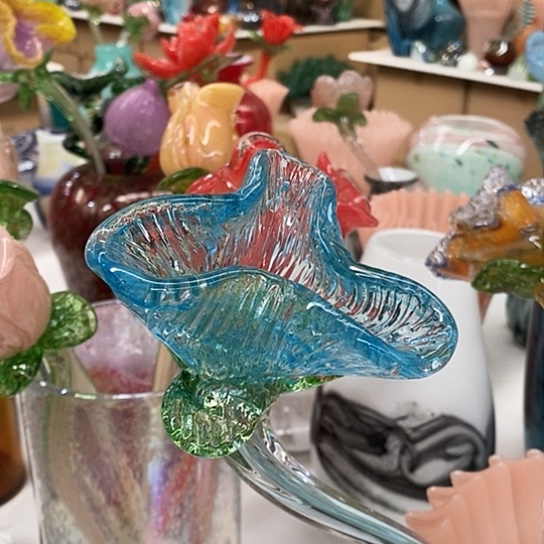 琉璃花瓶高45厘米宽9厘米