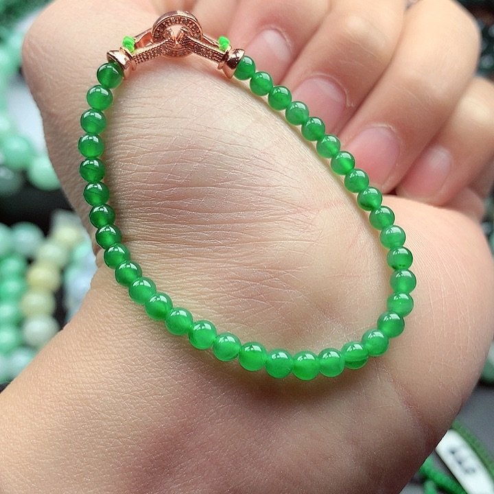 翡翠颈饰未镶嵌手串