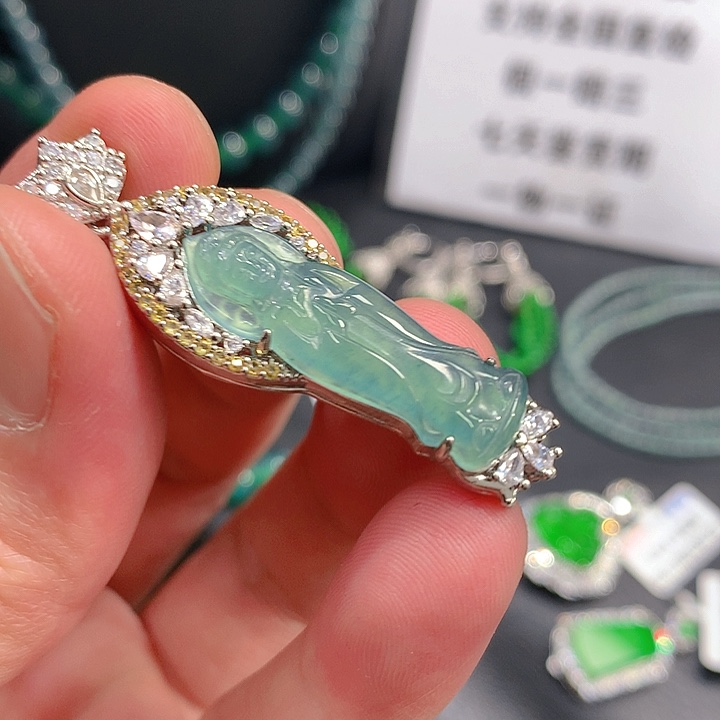 翡翠手链未镶嵌。。。