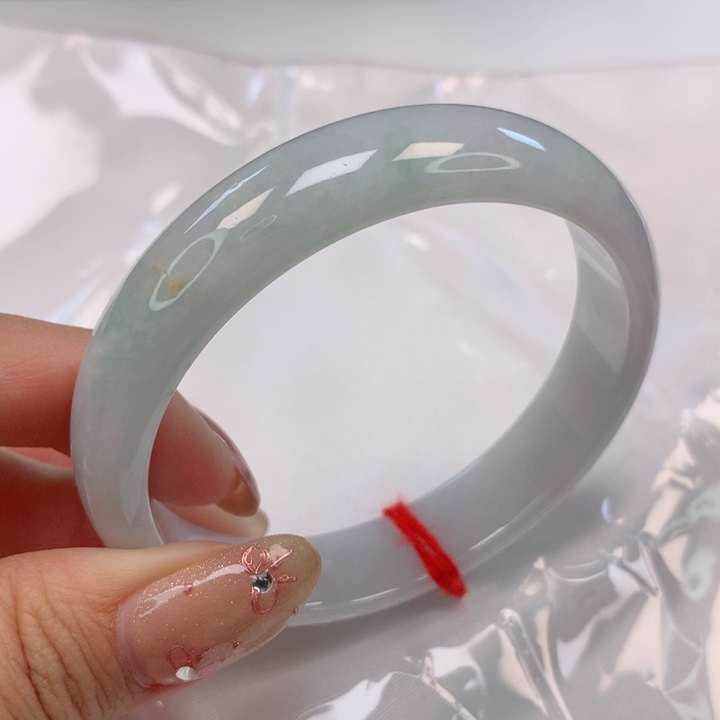 翡翠手镯未镶嵌55圈