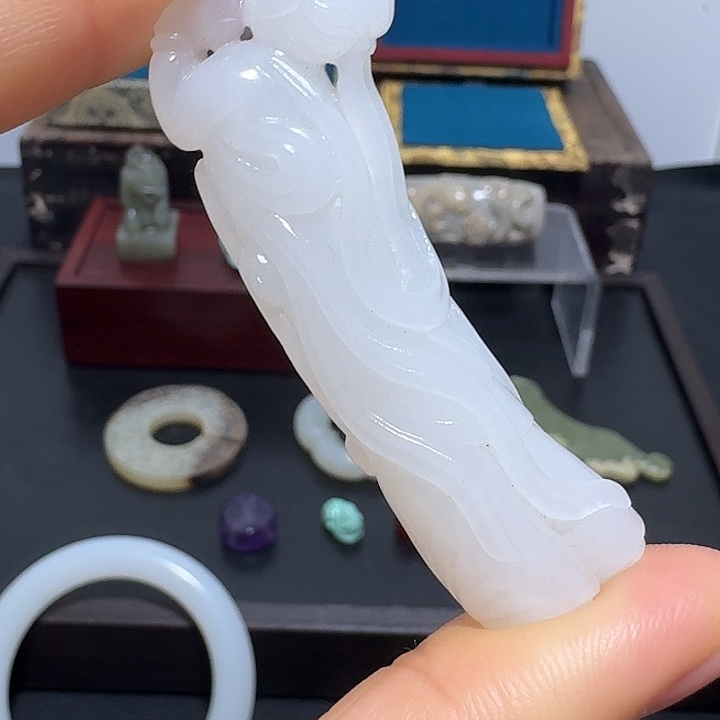 远***志和田玉未镶嵌颈饰