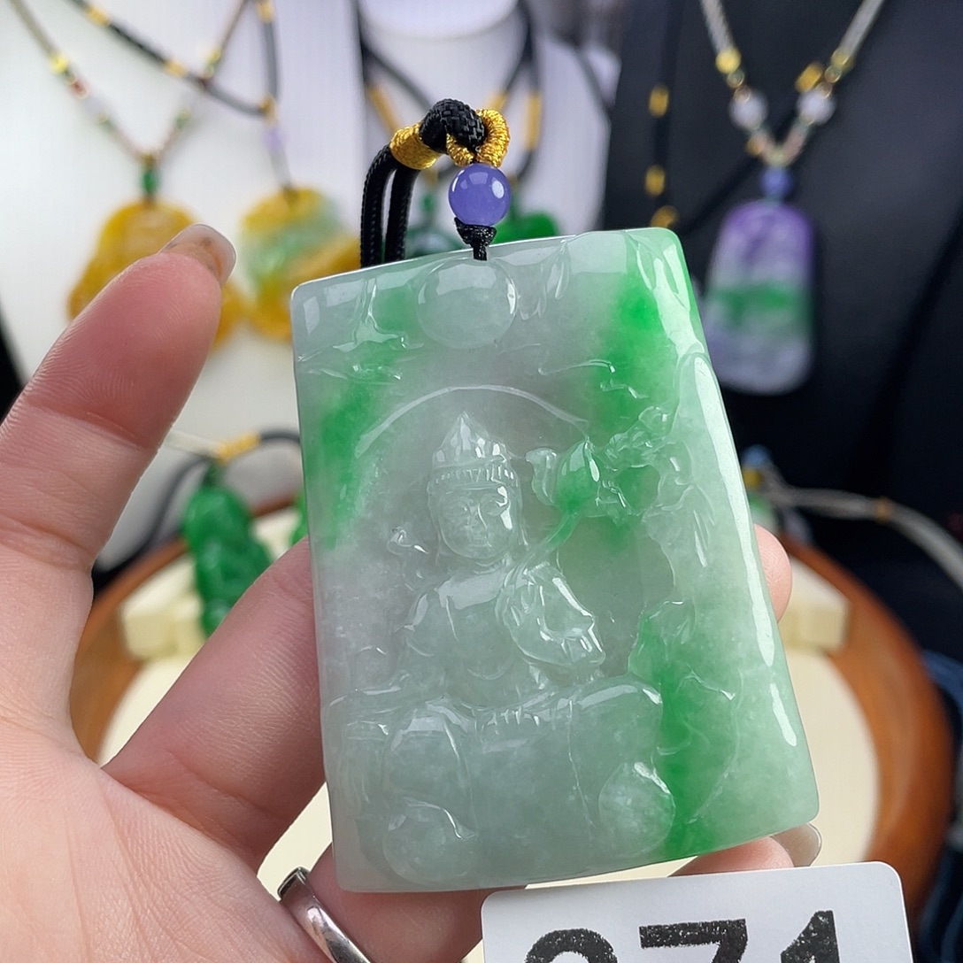 翡翠未镶嵌吊坠(赠链)