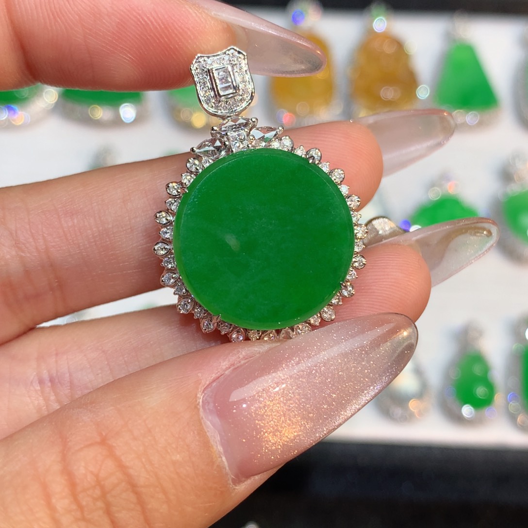 翡翠颈饰18K金镶嵌N*翡翠