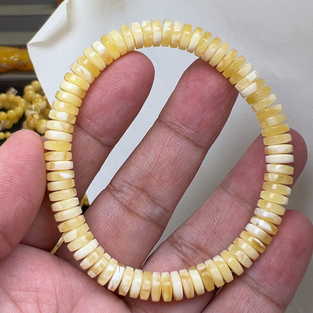 蜜蜡未镶嵌裸石7加6.83克