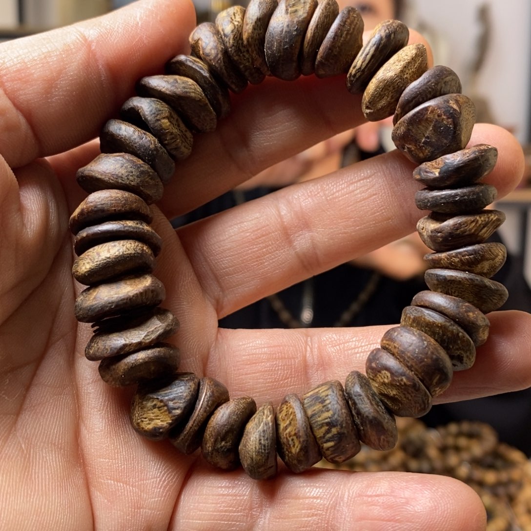 沉香手串逝**年壳子单圈手串26.6克