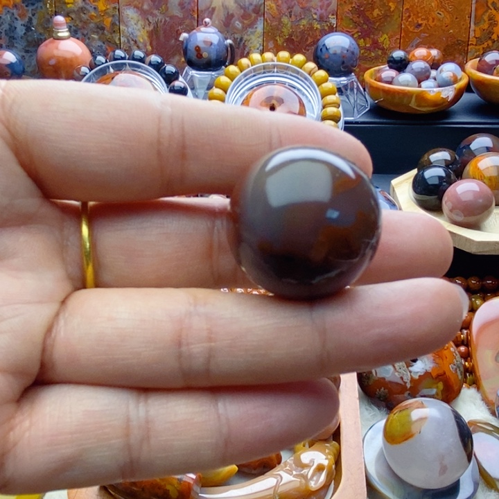 沫***臣玛瑙/玉髓未镶嵌颈饰