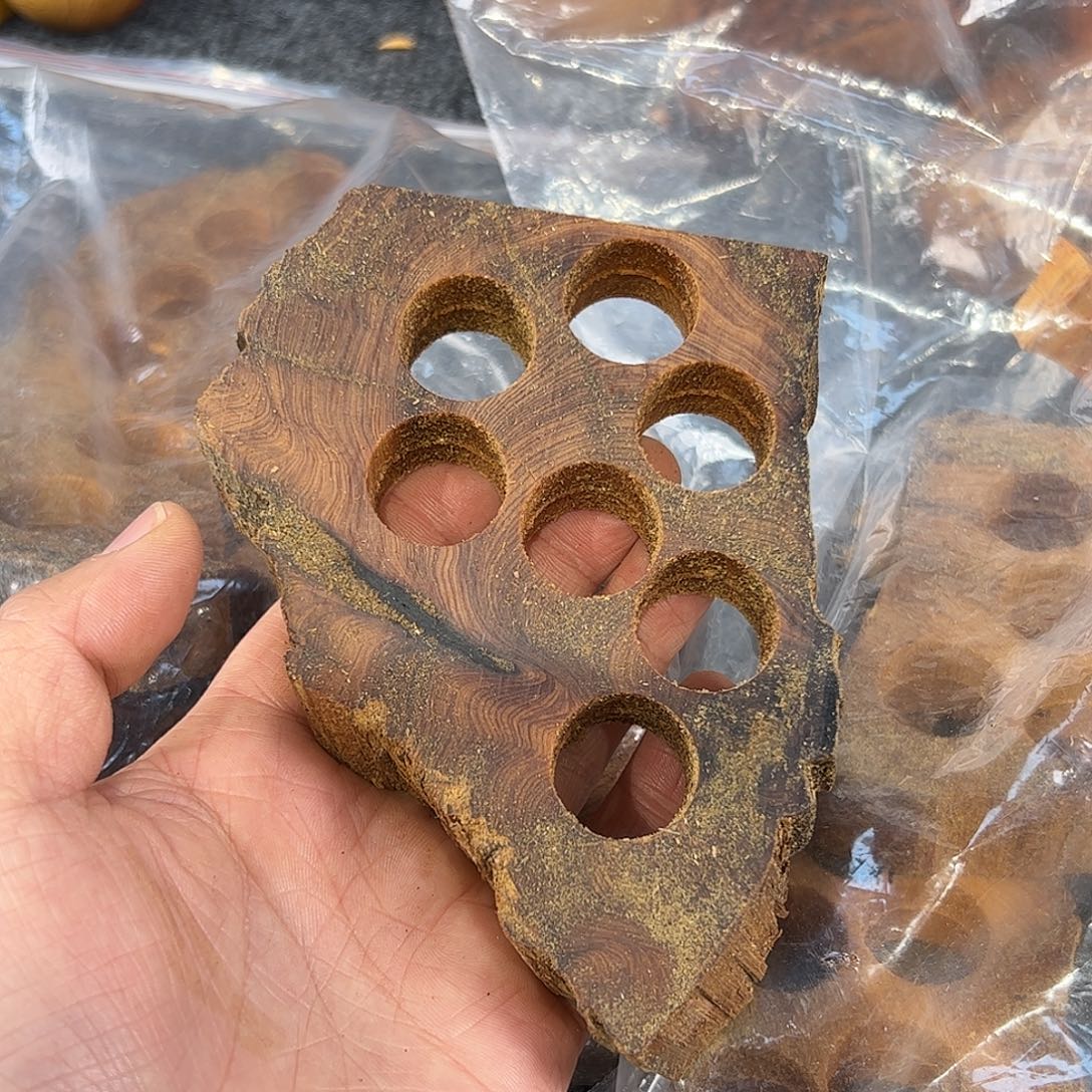 崖柏太行崖柏黑骨黑油崖柏香料，到手2斤