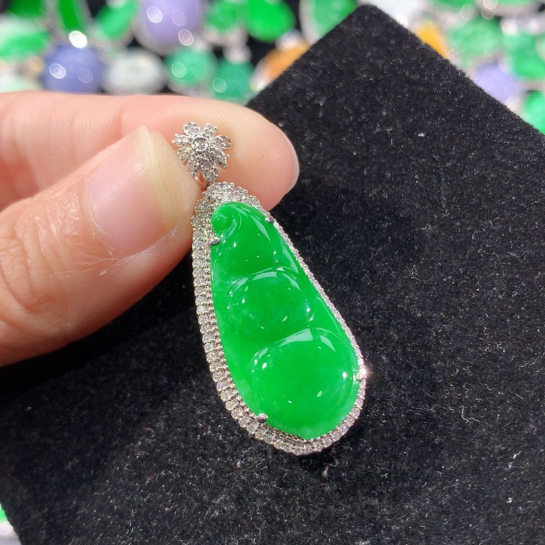 翡翠18K金镶嵌颈饰