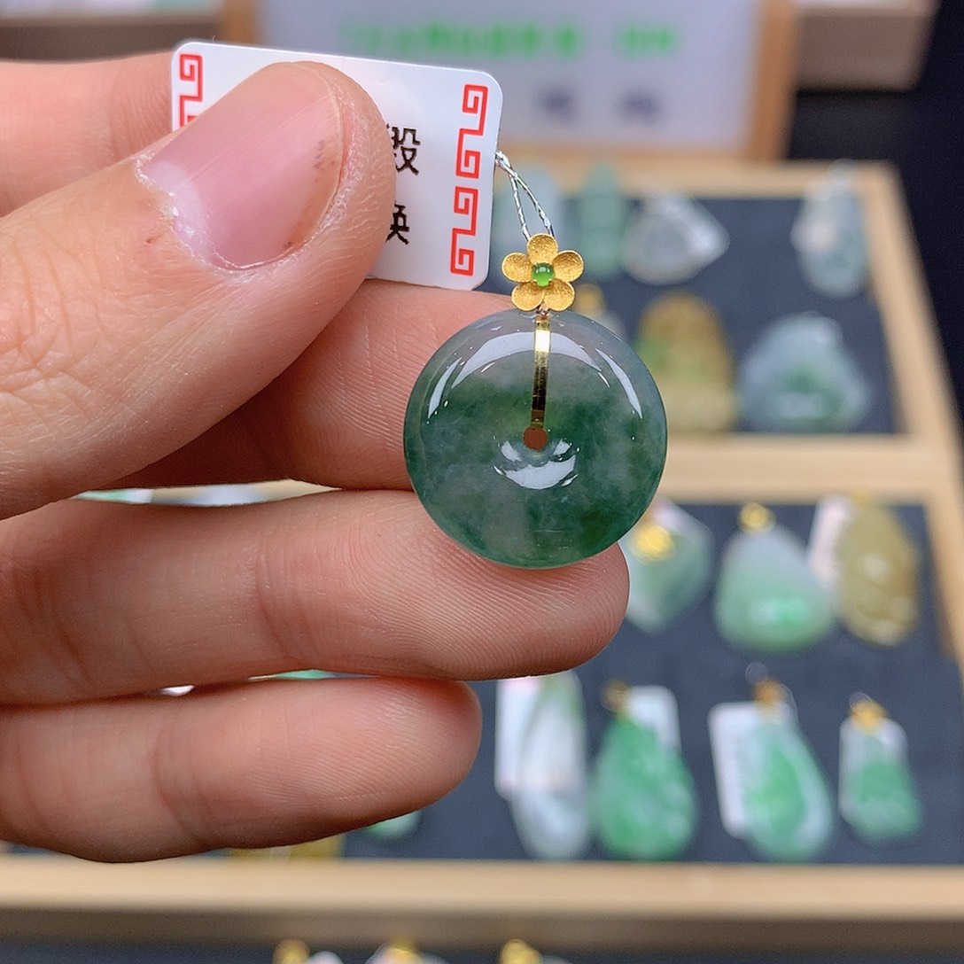 翡翠颈饰18K金镶嵌翡翠