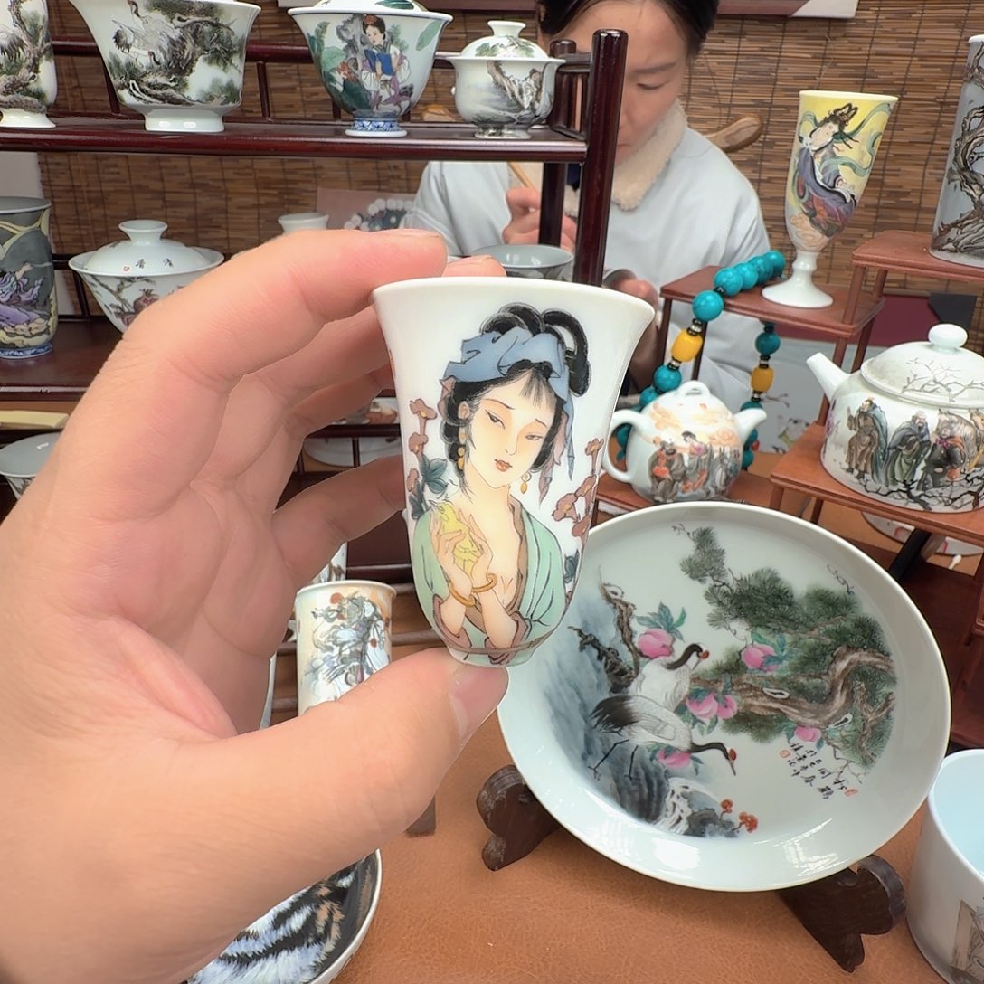 瓷摆件十二金钗手绘