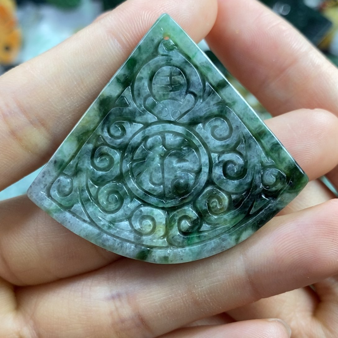 翡翠颈饰未镶嵌吊坠