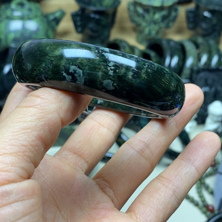 悠***仙蛇纹石玉未镶嵌项链微瑕妖花手镯58口