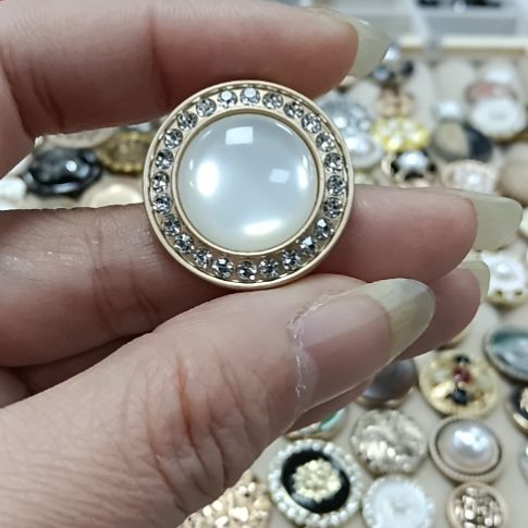 苏***娟精品纽扣直播间专拍6颗