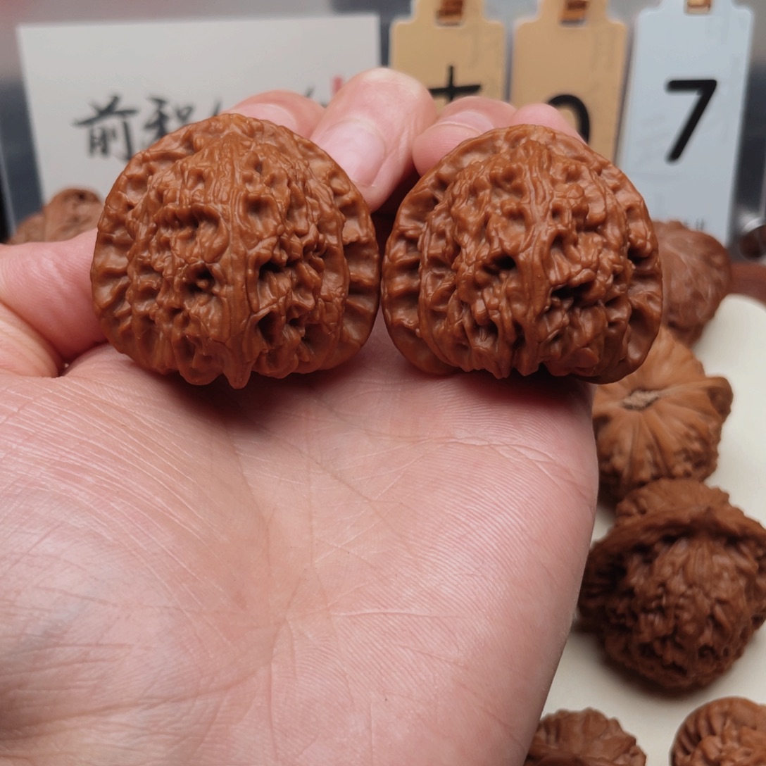 顾***寒文玩核桃把件三角白