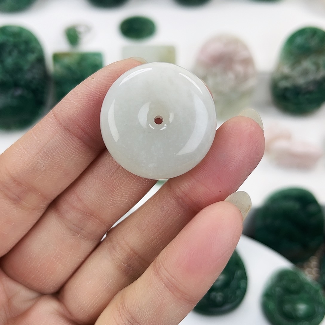 独山玉颈饰未镶嵌