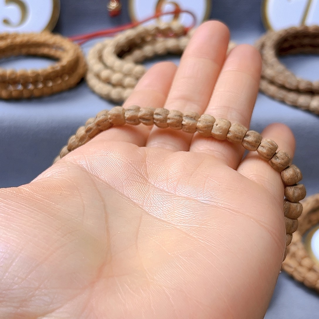 柏香籽/百香籽手串风****?