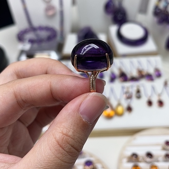 紫晶戒指18K金镶嵌疆*条紫水晶戒指