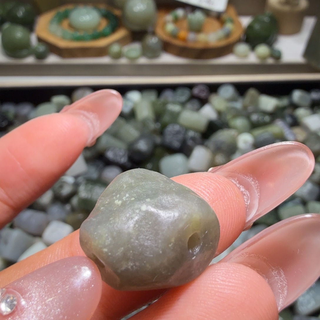 和田玉未镶嵌珠宝奇石