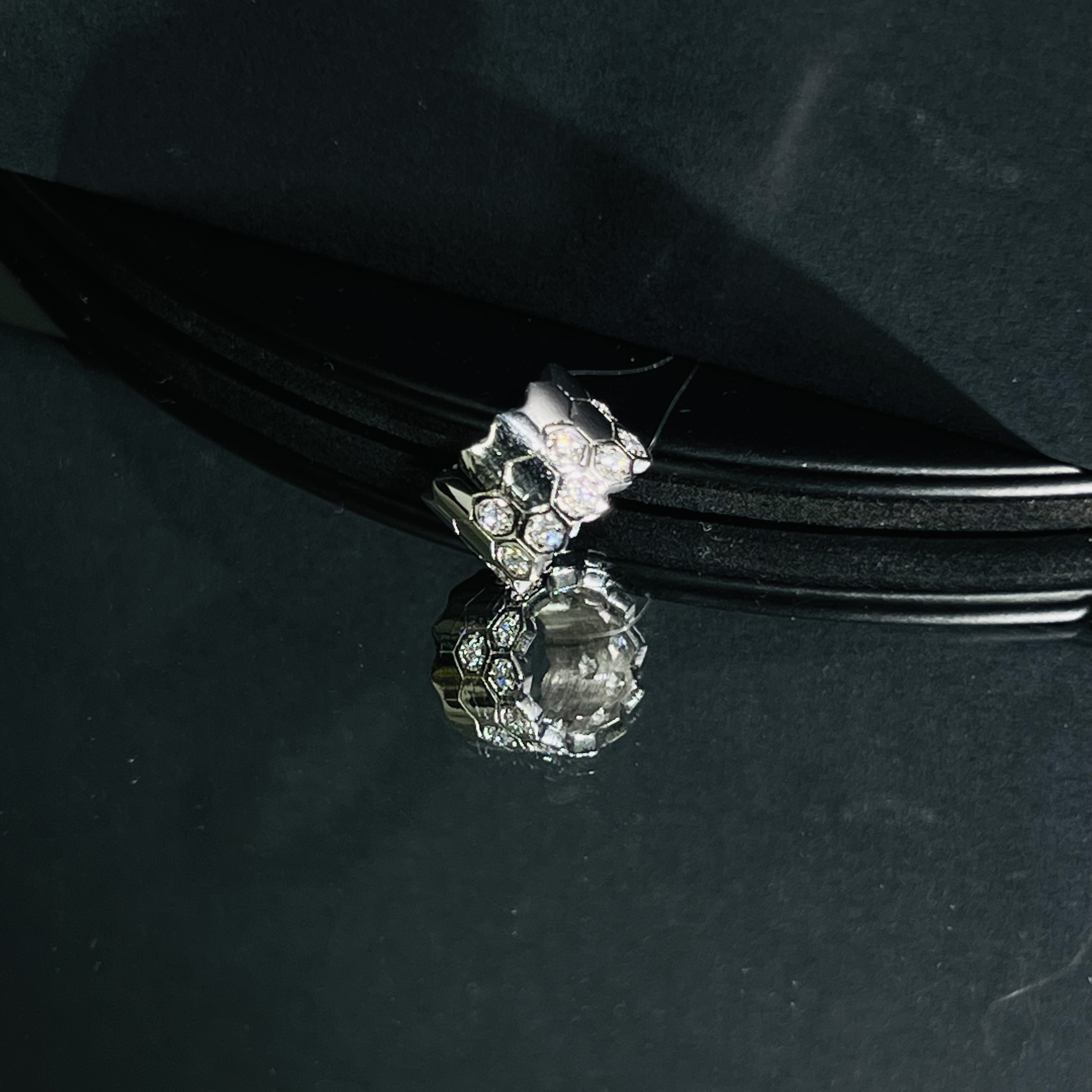 铂雅阁   Pt950铂金蜂巢吊坠