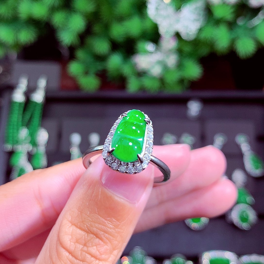 颈饰未镶嵌翡翠天然