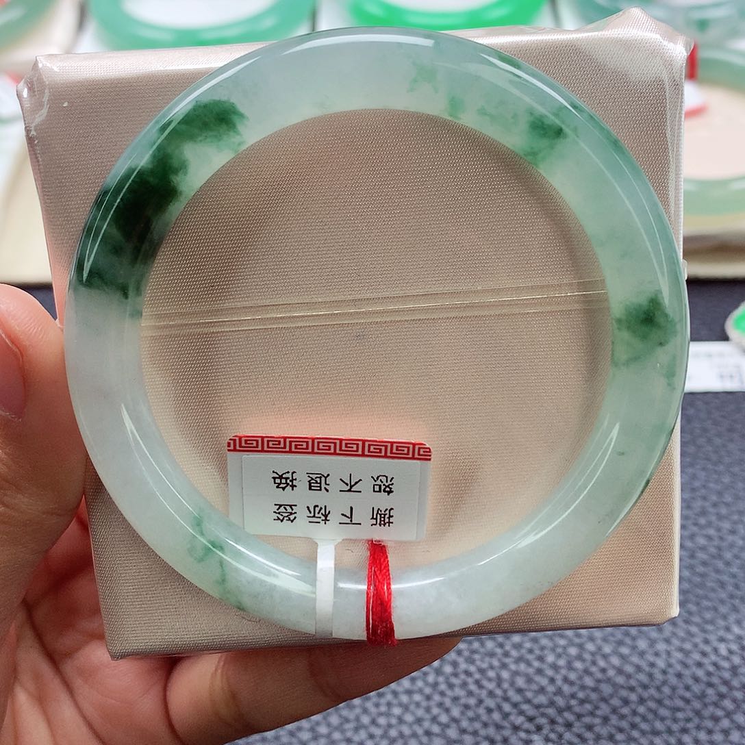 翡翠手镯未镶嵌56.5起荧光飘绿花 9.0✖️9.0