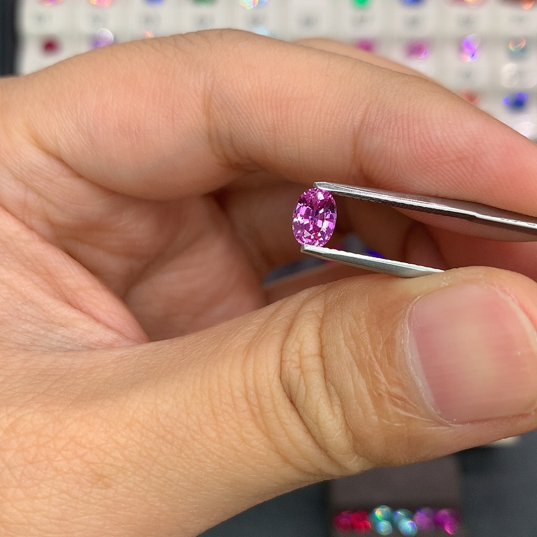 彩色蓝宝石裸石81分全净粉蓝宝