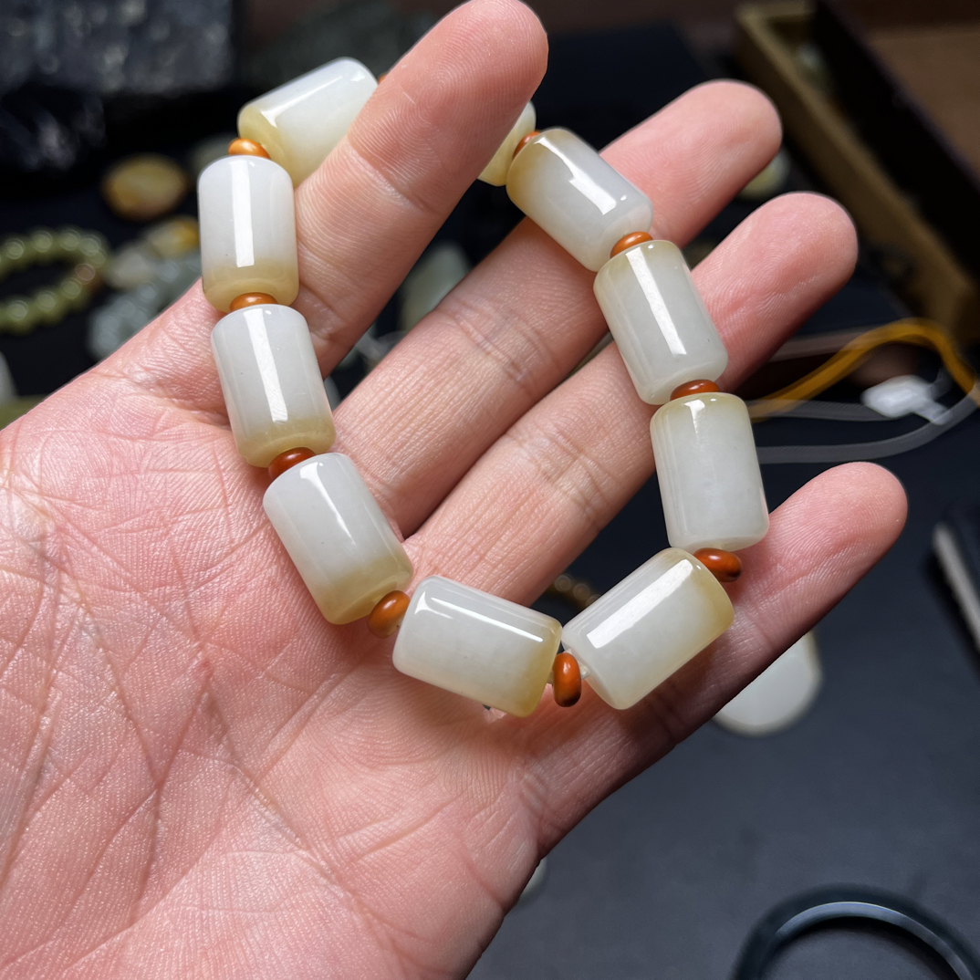 新疆且末料糖白手串