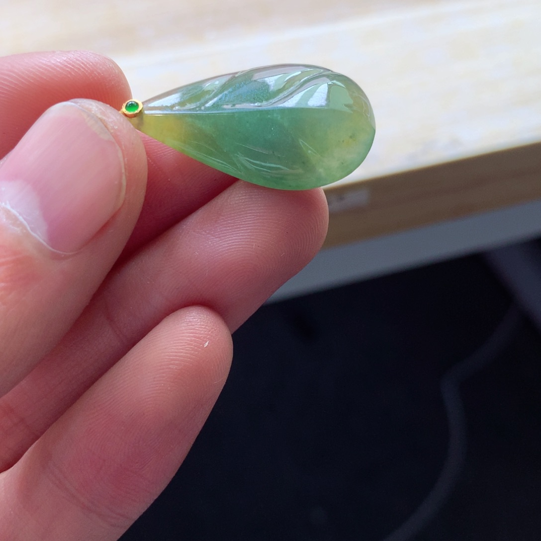 翡翠颈饰18K金镶嵌吊坠