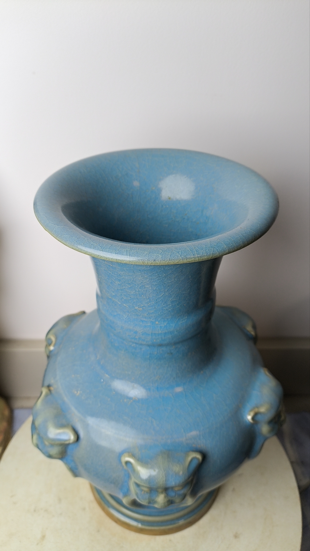 禹州钧台窑口的陶瓷兽头瓶。纯手工复古中式冰裂纹蓝色双耳蓝釉