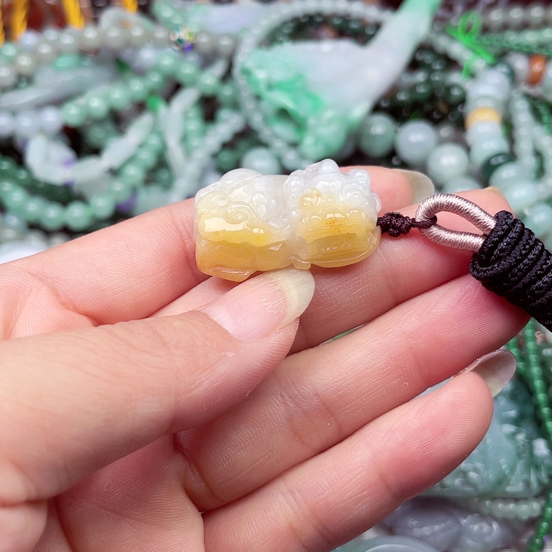 翡翠未镶嵌颈饰翡翠