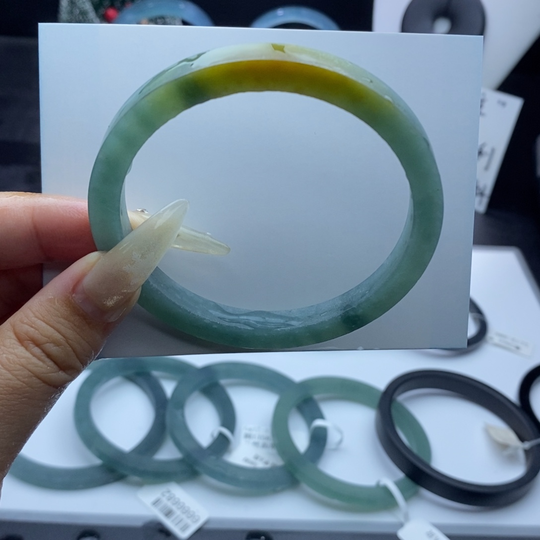 定制翡翠未镶嵌手镯鸡油黄绿底