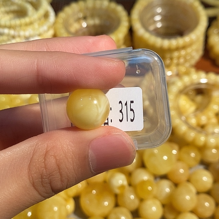 未镶嵌琥珀珠宝奇石315