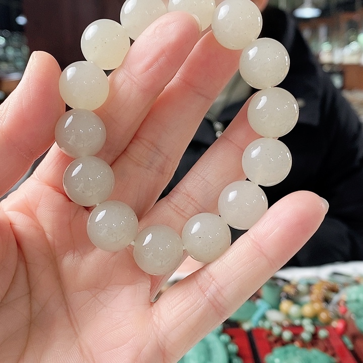 密玉（石英质玉）颈饰未镶嵌